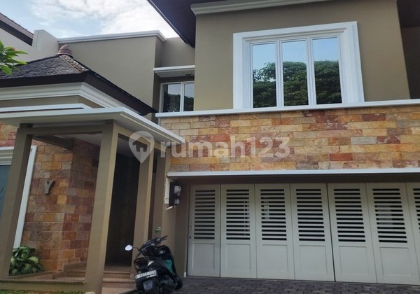 Rumah Mewah Ada Kolam Renang, Dekat Pejaten Village Mall, Jaksel