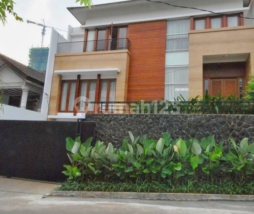 Luxurious House in Kebayoran Baru Near Jakarta's Business Center 1