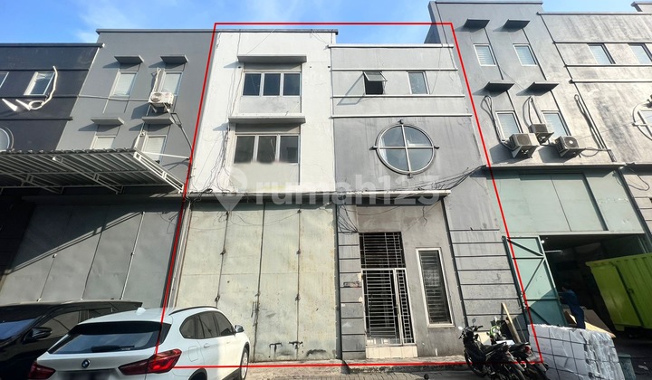 Affordable Elang Laut Warehouse Ready to Use in the Integrated Industrial Center III Pantai Indah Kapuk