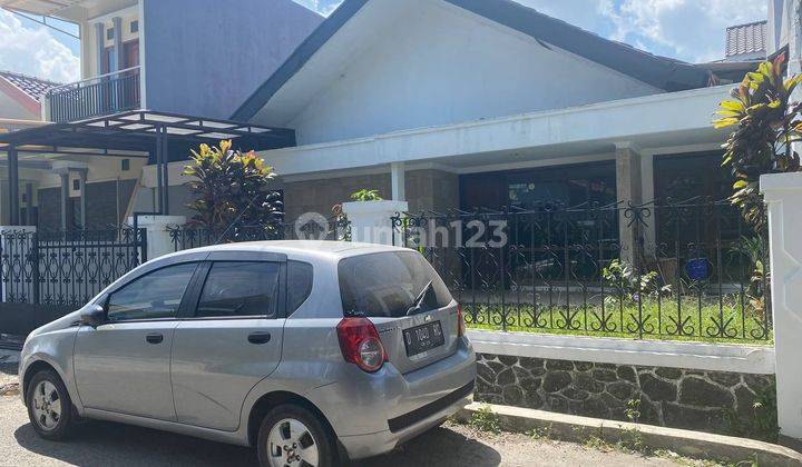 Rumah Lama Terawat Siap Huni Lokasi Strategis di Turangga 2