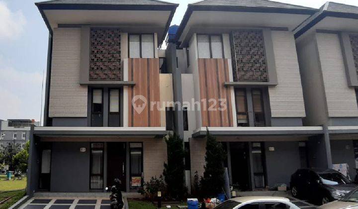 Disewakan Rumah 3 Lantai Full Furnish di Regentown, Bsd City, Tangerang 1