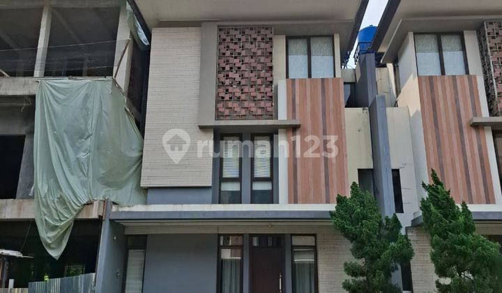 For Rent Fully Furnished 3-Story Residence in Regentown, BSD City, Tangerang For Rent Fully Furnished 3-Story Residence in Regentown, BSD City, Tangerang