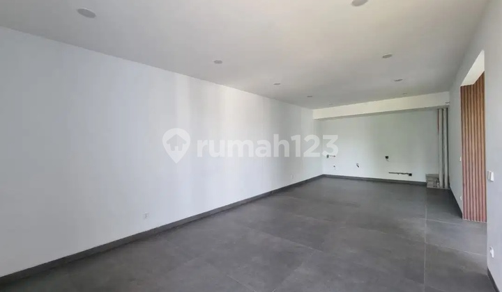 Dijual Hunian Mewah Hook 3 Lantai di Sutera Flamboyan, Alam Sutera, Tangerang 2