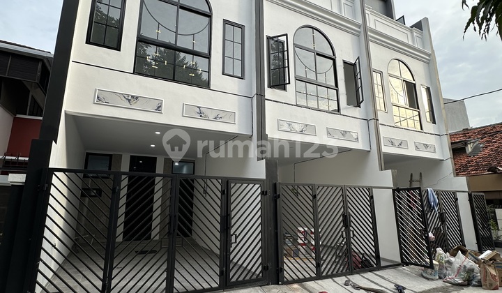 For Sale 3-Story House on Jl. Dukuh Barat, Grogol Petamburan, West Jakarta For Sale 3-Story House on Jl. Dukuh Barat, Grogol Petamburan, West Jakarta