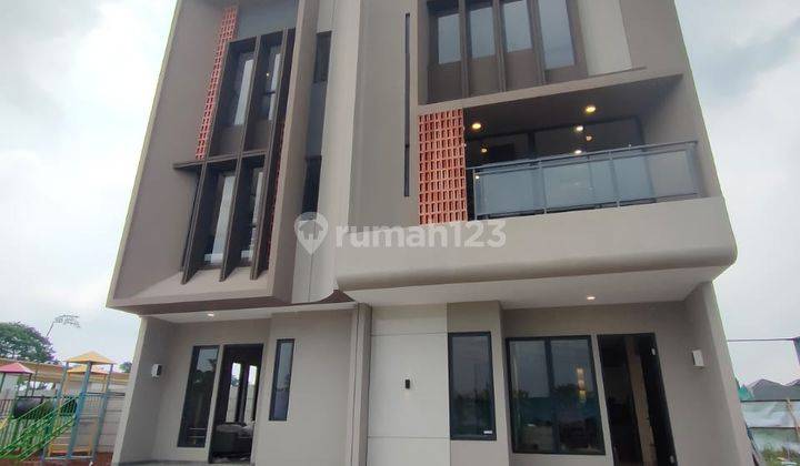 Rumah Mewah 3 Lantai Selangkah Ke Gading Serpong  1