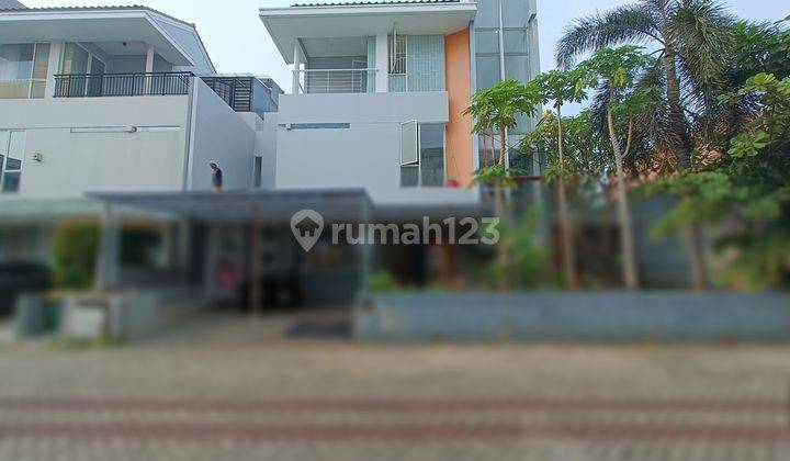 Disewakan rumah 3 lantai taman Grisenda  2
