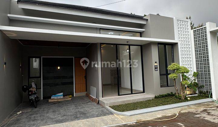 Rumah Mewah Modern Baru One Gate System Dekat Sleman City Hall