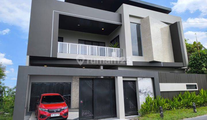 Rumah Mewah Villa Premiun Swimming Pool Dekat Kampus UII Jogja