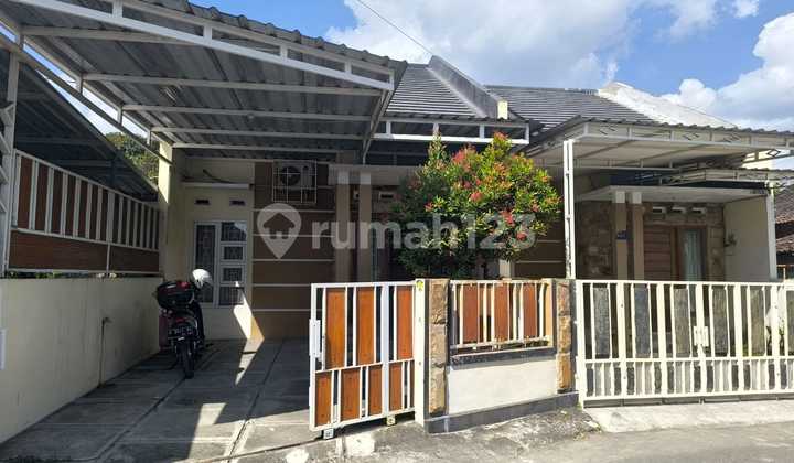 Nice House Strategic 300m From Demak Ijo Intersection West Ringroad