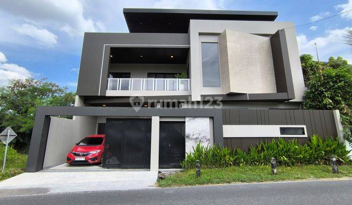 Rumah Mewah Villa Premiun Swimming Pool Dekat Kampus UII Jogja
