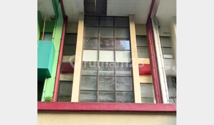 4-story shop house 5x17 85m strategic location Gambir Central Jakarta 4-story shop house 5x17 85m strategic location Gambir Central Jakarta