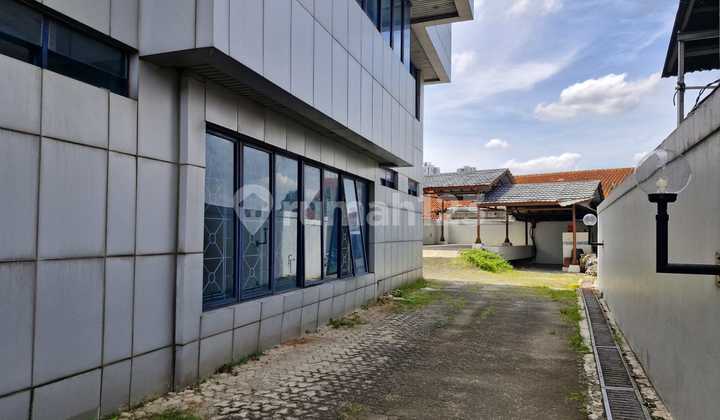 4-story Office Building 916m² Warung Buncit South Jakarta 2