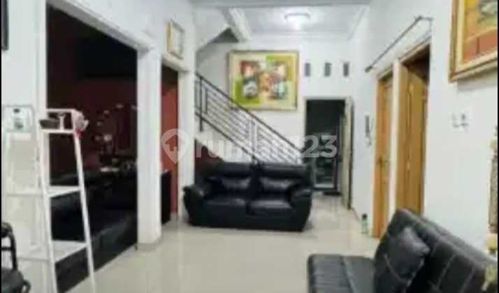 Disewakan Rumah 2 Lantai Furnish Diseputaran Stadion Maguwoharjo 2