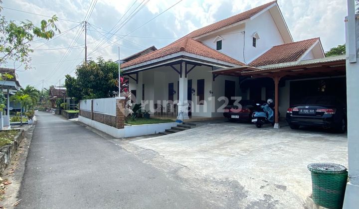 For Sale: Hindu-Style House in West Sleman, Near Banyurejo Tempel Toll Exit.