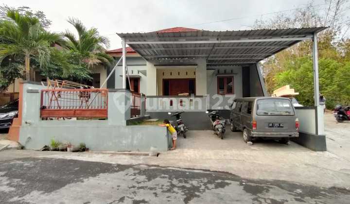 For Rent Nice House by the Road, Suitable for Office and Residence Near Tengkleng Gajah For Rent Nice House by the Road, Suitable for Office and Residence Near Tengkleng Gajah