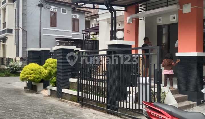 Disewakan Rumah 2 Lantai Semi Furnish Dalam Perumahan Bersatpam Dekat Kampus Umy,unjaya Dan Al-azhar 1