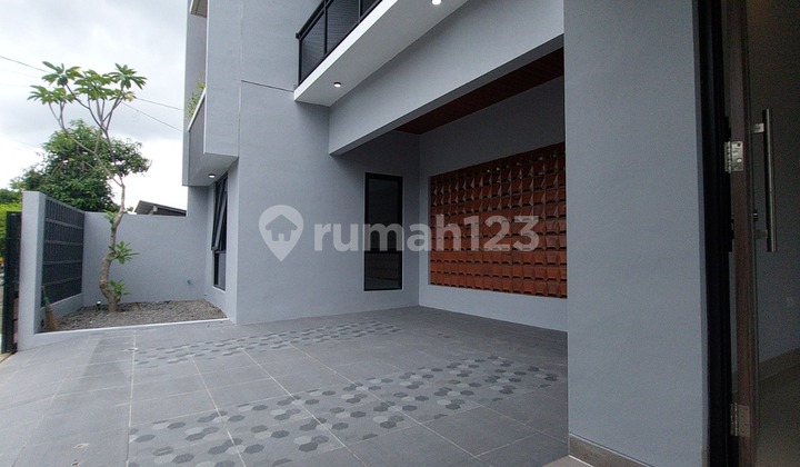 Dijual Rumah 2 Lantai Lokasi Strategis Didekat Rsa Ugm 2