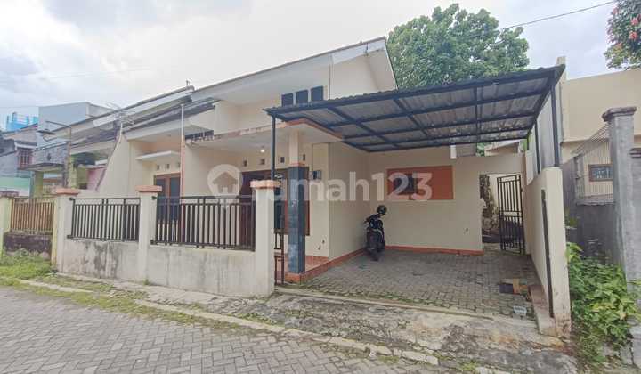 For Rent Strategic Minimalist House Near UTY 1 Campus 2