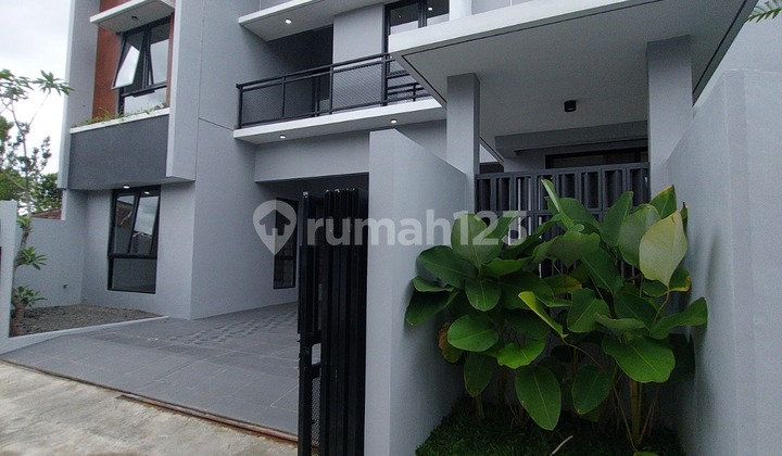 For Sale 2-Storey House Strategic Location Near RSA UGM