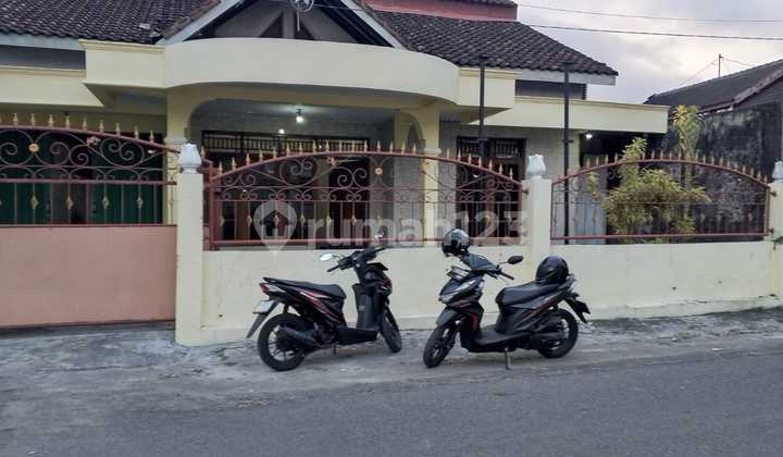 Disewakan Rumah Besar Dan Luar Cocok Untuk Kantor Dan Hunian Dekat Soto Kadipiro 2
