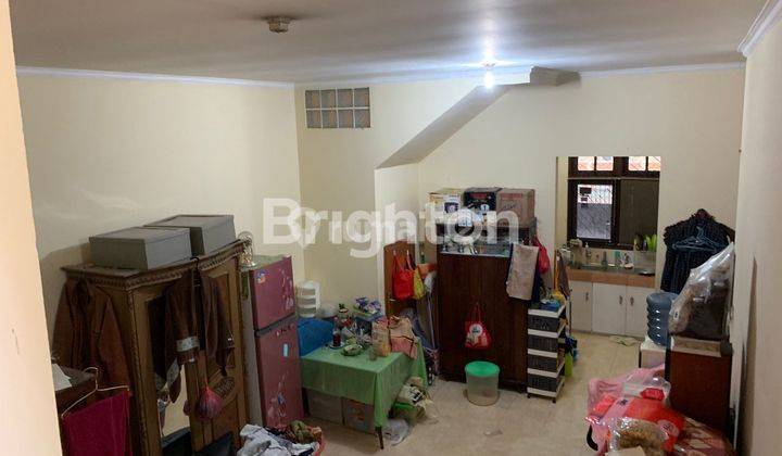 TURUN HARGA ,,,,RUMAH TOMANG JAKARTA BARAT ROW JALAN 2 MOBIL 2