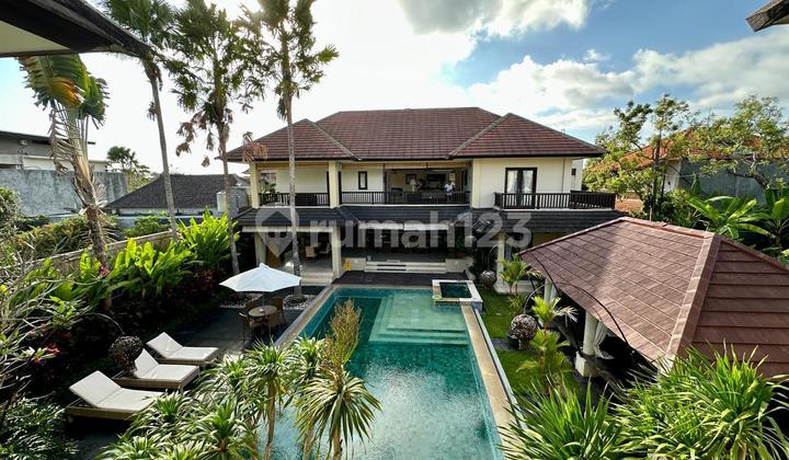 Dijual Villa Cantik & Mewah Freehold (SHM) Nusa Dua, BALI - Byn
