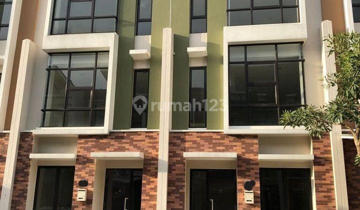 Dijual Rumah Kost Alloggio 2 Unit Gandeng Brand New Masih Kosong Gak Ada Sekat. Byn 1