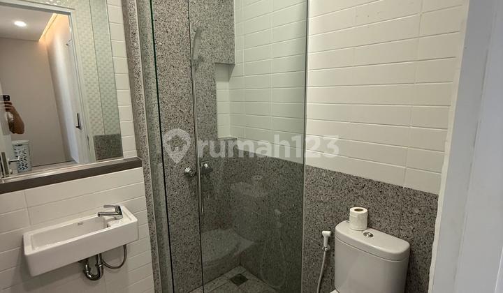 Dijual Rumah 3 lantai renovated furnished siap huni di Cluster Aether Green Wich BSD City - Ylefb 2