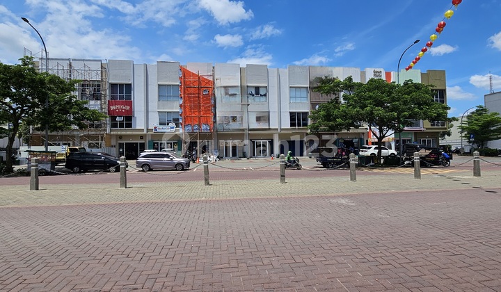 For Sale: Sorento Gading Serpong 3-story shophouse in premium location, fully renovated. Ylefb