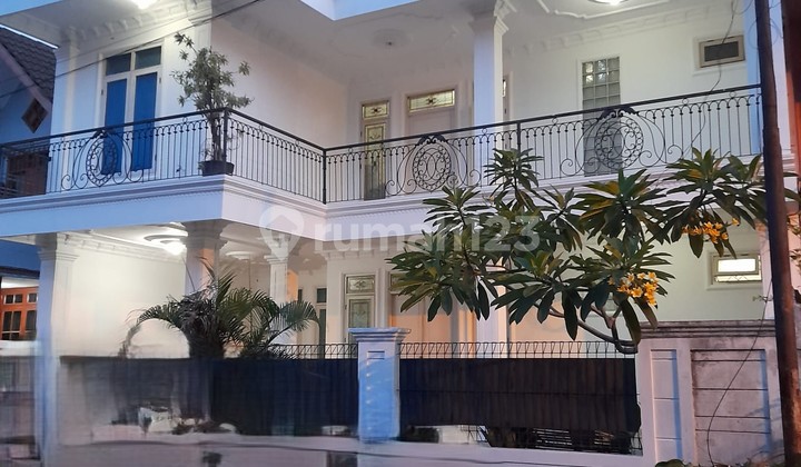 For Sale: A nice, neat, semi-furnished two-story ready-to-occupy house in BSD Griya Loka. Ylefb