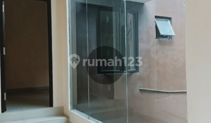 For Sale Ready-to-Occupy House in Strategic Location at Kencana Loka BSD City. YS EFB 2