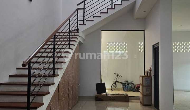 For Sale: 3-story standalone furnished house with a pool in Lavender Gading Serpong Cluster - Eddyefgs