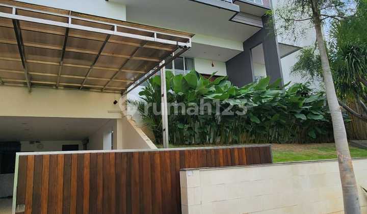 For Sale 3-STORY HOUSE in ELITE AREA PANTAI MUTIARA - PLUIT NORTH JAKARTA - Lva For Sale 3-STORY HOUSE in ELITE AREA PANTAI MUTIARA - PLUIT NORTH JAKARTA - Lva