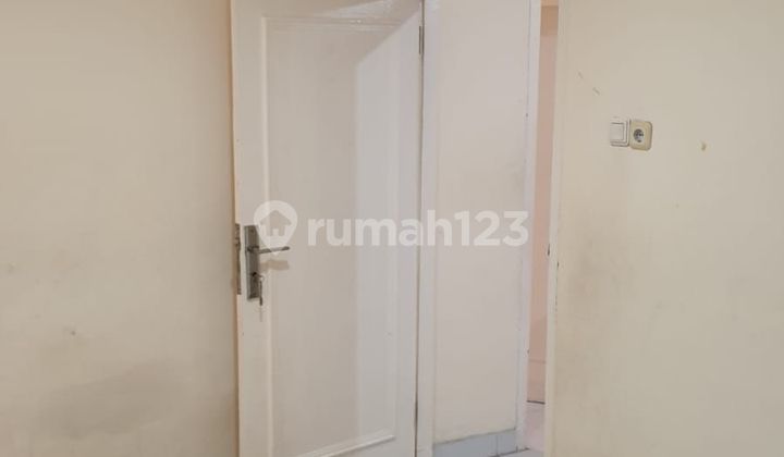 Dijual Rumah bagus rapih semi furnish siap huni hadap Tenggara di Nusaloka BSD. Lva 2