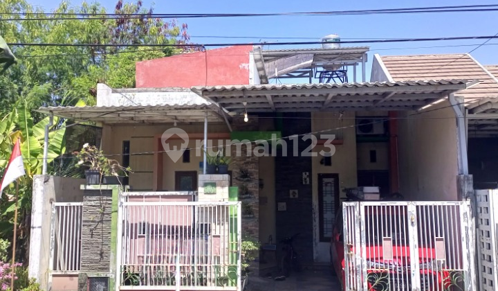 For Sale House in Medayu Estate, Rungkut, One Gate System, Close to UPN Campus, Near Market, Near Culinary Facilities, Near Gas Station.