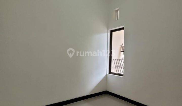 Rumah Siap Huni Bagus 1,5 Lantai One Gate System, Security 24 Jam Rungkut Mapan 2