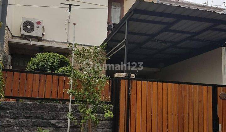 Rumah Cantik Full Furnished Lokasi Jambangan Surabaya 1