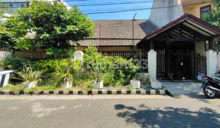 DIJUAL CEPAT RUMAH LAMA Dekat Jalan Raya