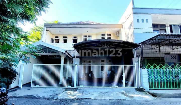 Active Boarding House in Dukuh Kupang Barat