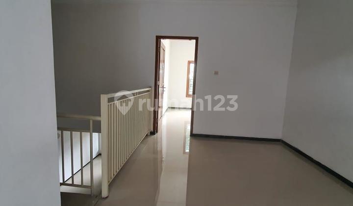 Ready-to-Occupy House Fully Renovated, Located in Perum. Rungkut Menanggal Harapan, UPN Surabaya 2