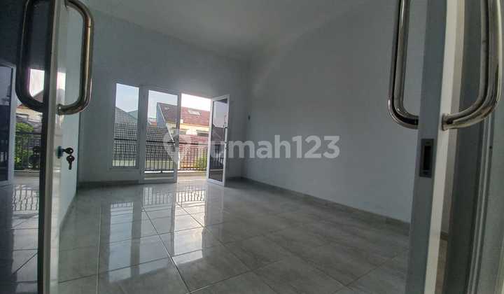 Rumah Minimalis Siap Huni Modern Semolowaru Bebas Banjir!! Rumah Minimalis Siap Huni Modern Semolowaru Bebas Banjir!!