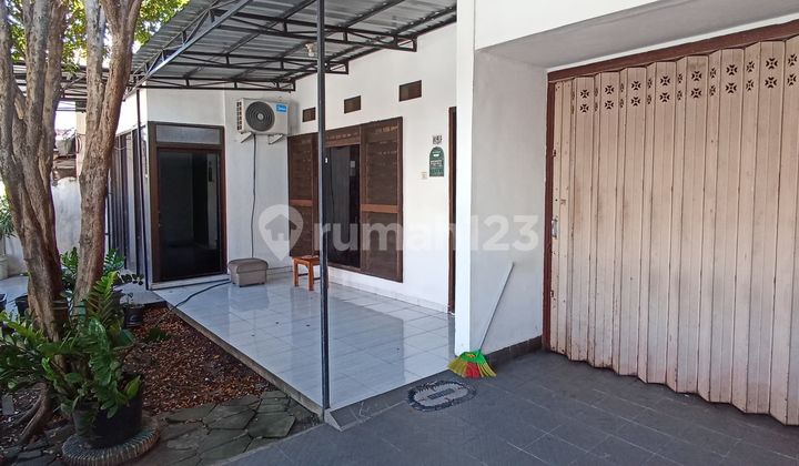  Rumah LAYAK HUNI di tengah kota, jl. Manyar Adi