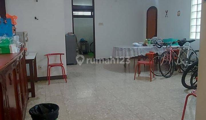 Dijual Ruang Usaha 2,5 Lantai Di Jalan Gandapura 2