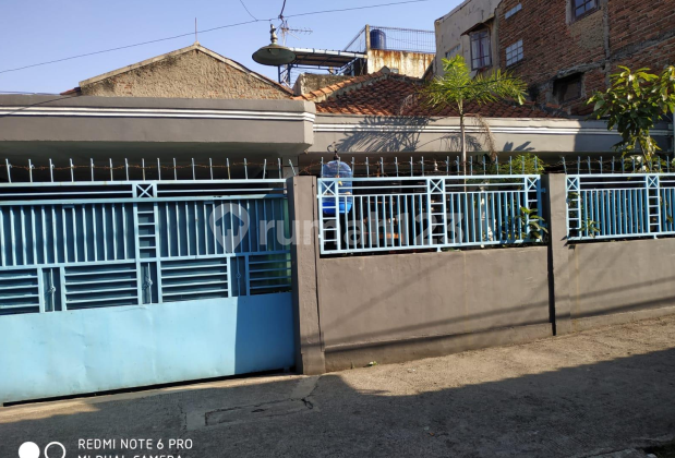 Rumah 2 1/2 Lantai +Rooftop di Cimahi Selatan. LT 196 M2. Dekat Jalan Raya Kebon Kopi