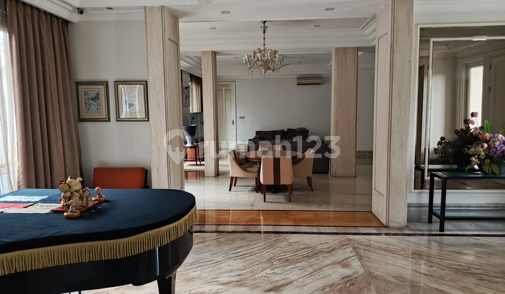 Dijual Rumah Mewah Intercon Jakarta Barat