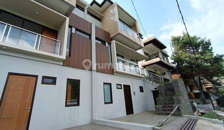 Di jual rumah minimalis modern 3 lantai di area resor dago pakar 1