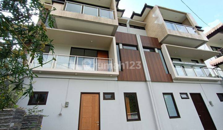 Di jual rumah minimalis modern 3 lantai di area resor dago pakar 2