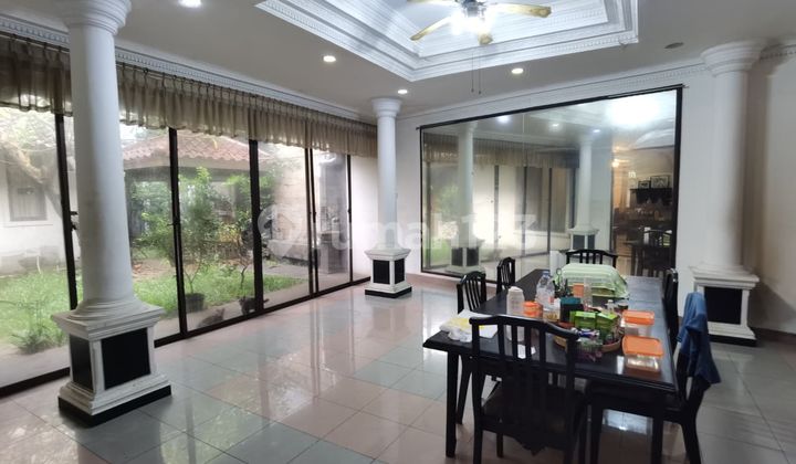 Rumah sudut 2 lantai siap huni di Bintaro Sektor 6 2