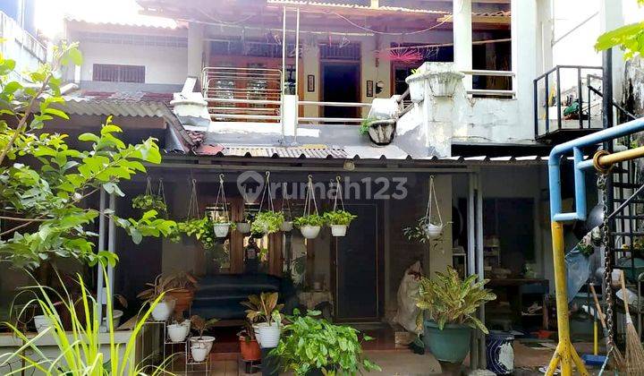 Rumah Lama Terawat di Kembangan Jakarta Barat 2