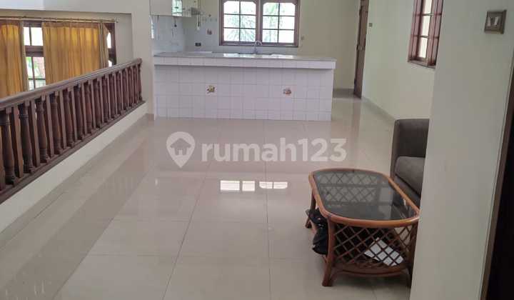 Rumah Lama Terawat Lokasi Strategis di Pondok Indah 2